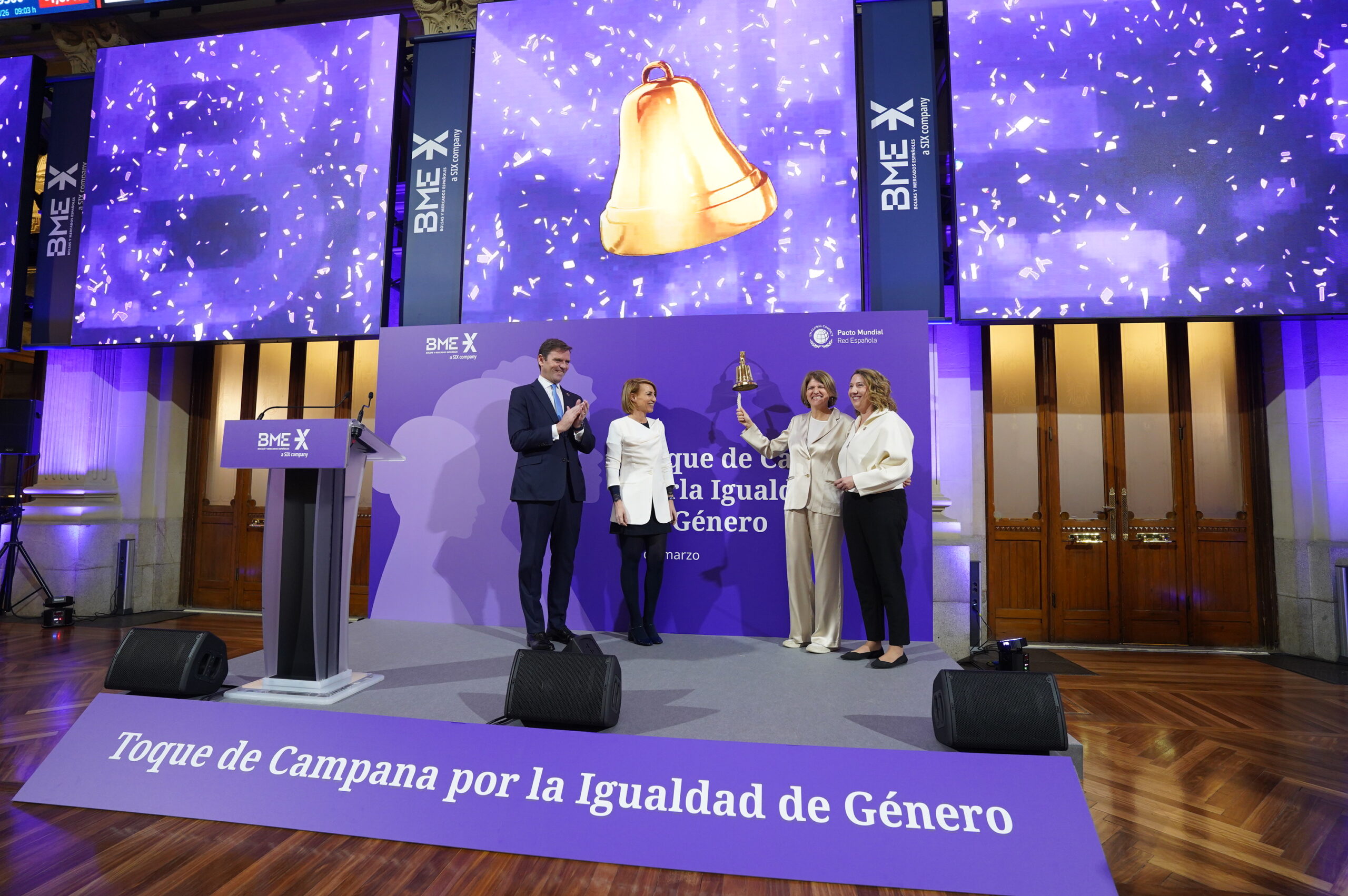 La Bolsa Española inicia su jornada con un toque de campana por la igualdad de género