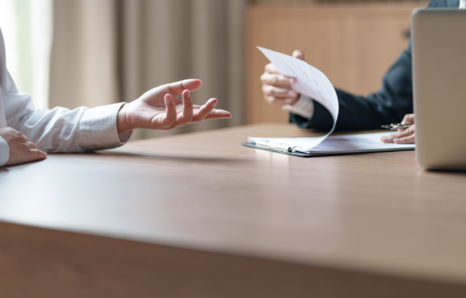 Entrevista entre empleador y trabajador